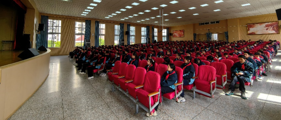CSIG青工委委员同济大学赵才荣教授走进上海市民办新华初级中学开展科普报告活动(图2) CSIG青工委委员同济大学赵才荣教授走进上海市民办新华初级中学开展科普报告活动(图2)